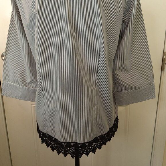 Las olas black and white striped 3/4 sleeve blouse with lace trim hem - Picture 11 of 12